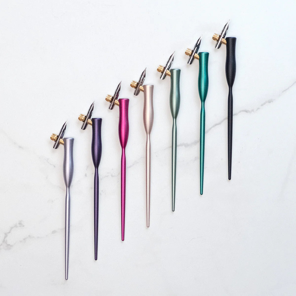 Tom's Studio Flourish Curve Oblique Nib Holder Jet Ivy